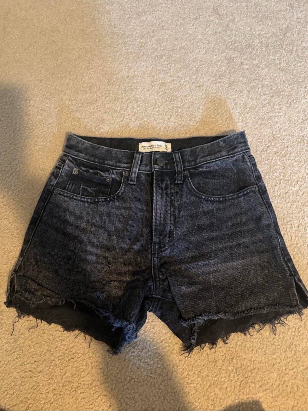A&F Mid Rise Boyfriend Shorts in black size 00